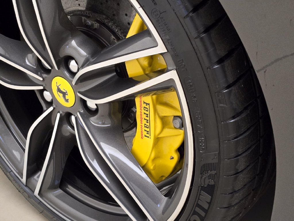 Used 2022 Ferrari Roma RWD image 14
