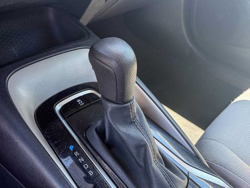 Used 2021 Toyota Corolla LE w/ LE Convenience Package FWD image 19
