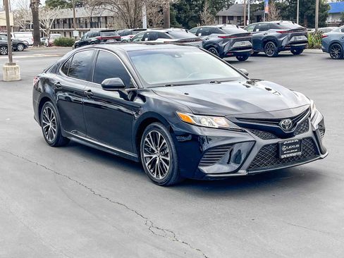 Used 2020 Toyota Camry SE image 5