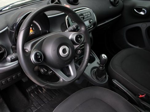 Used 2016 smart fortwo passion image 2