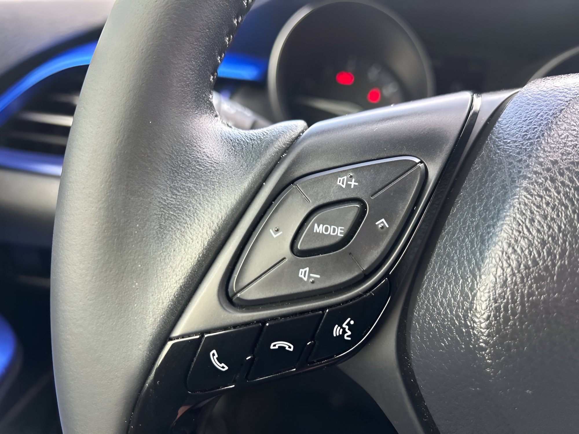Used 2021 Toyota C-HR XLE FWD image 23