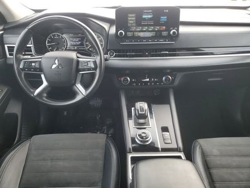 Used 2024 Mitsubishi Outlander SE image 27