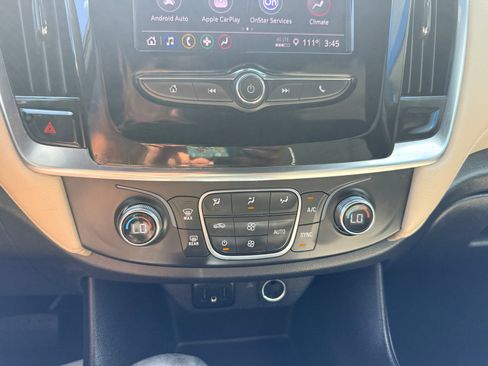 Used 2022 Chevrolet Traverse LS FWD image 17