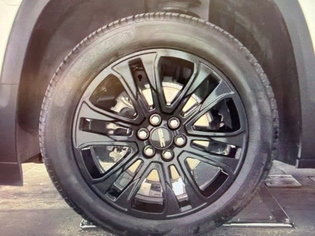 Used 2022 GMC Acadia SLE w/ Elevation Edition FWD image 9