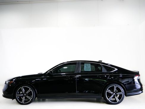 Used 2025 Honda Accord Sport image 6