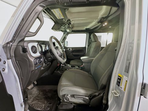 Used 2024 Jeep Wrangler Unlimited AWD/4WD image 13