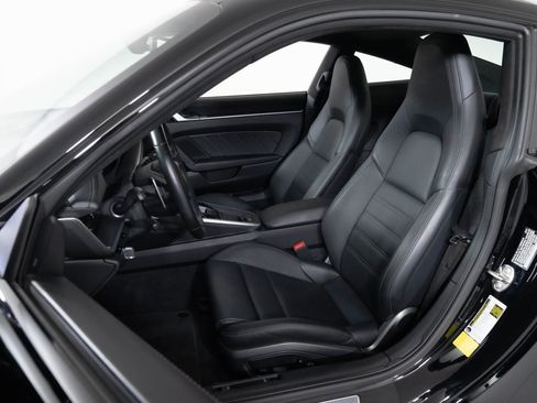 Used 2021 Porsche 911 Turbo image 5