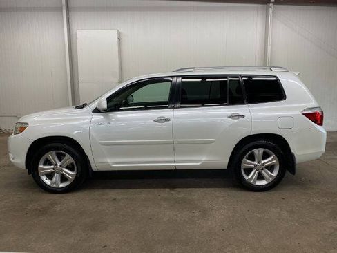 Used 2009 Toyota Highlander Limited w/ Extra Value Pkg 8 AWD/4WD image 2