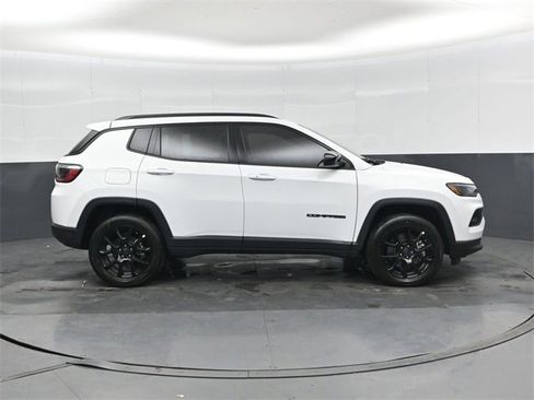 New 2026 Jeep Compass Latitude image 2