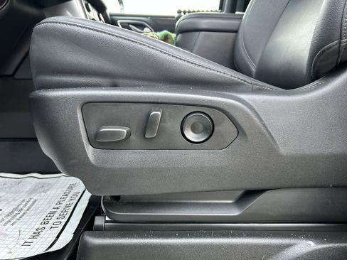 Used 2023 Chevrolet Suburban Z71 w/ Luxury Package image 11