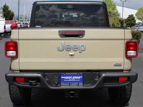 Used 2022 Jeep Gladiator Overland w/ Popular Equipment Package AWD/4WD image 5