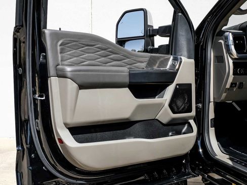 Used 2025 Ford F450 Platinum w/ Platinum Plus Package AWD/4WD image 42