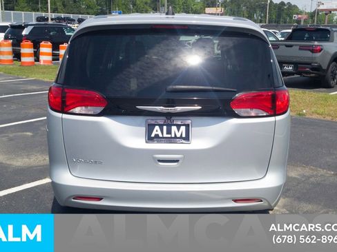 Used 2023 Chrysler Voyager LX FWD image 7