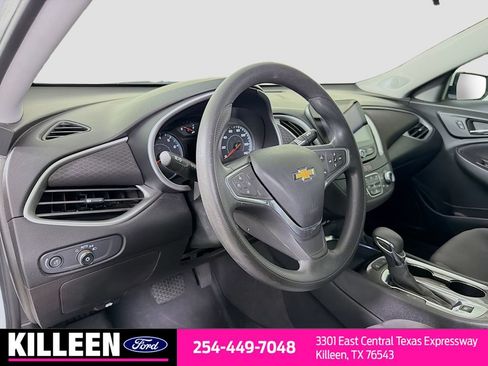 Used 2022 Chevrolet Malibu LT FWD image 11
