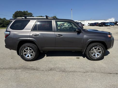 Used 2015 Toyota 4Runner Trail Premium AWD/4WD image 2