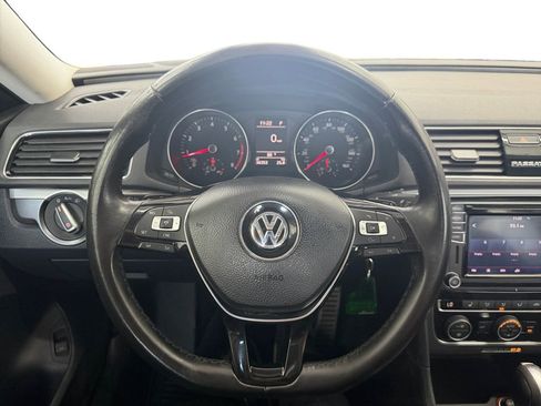 Used 2018 Volkswagen Passat 2.0T R-Line FWD image 13