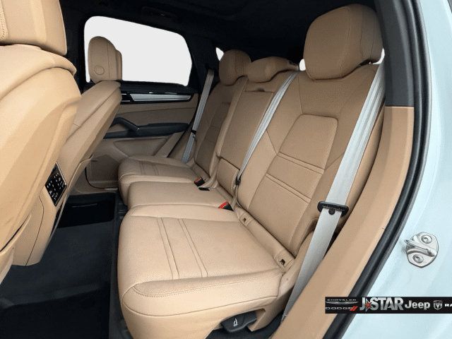 Used 2023 Porsche Cayenne Platinum Edition AWD/4WD image 22