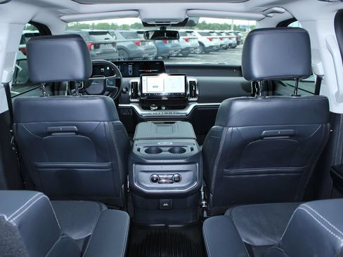 Used 2025 Ford Expedition Platinum w/ Driver's Package AWD/4WD image 29