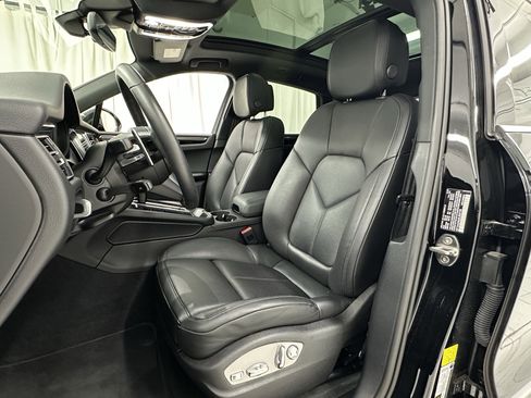 Certified 2025 Porsche Macan image 30