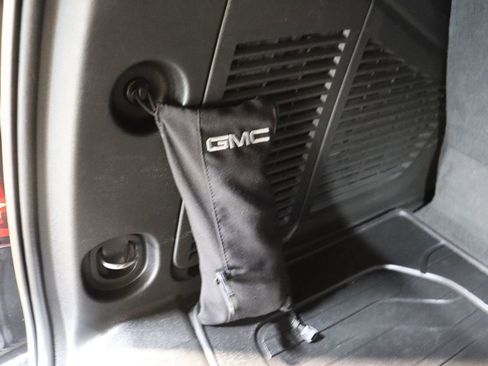 Used 2021 GMC Yukon SLT w/ SLT Premium Package image 61