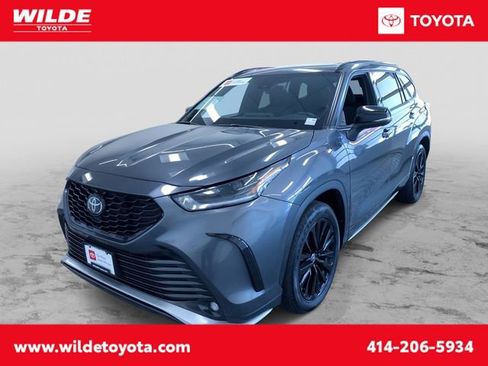 Certified 2025 Toyota Highlander XSE AWD/4WD image 1