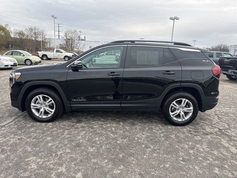 Used 2023 GMC Terrain SLE w/ Driver Convenience Package image 3