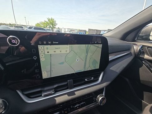 Used 2025 Chevrolet Equinox LT FWD image 17