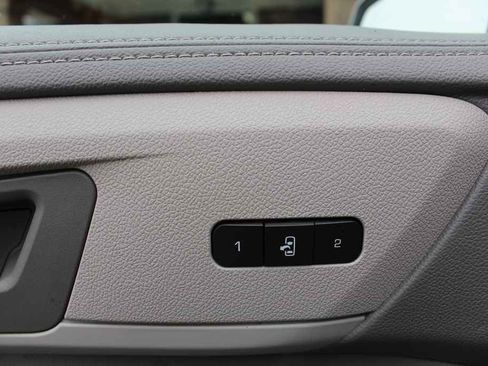 Used 2017 Chevrolet Traverse LT FWD image 12