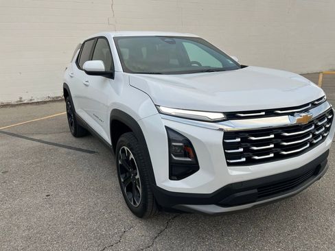 New 2026 Chevrolet Equinox LT FWD image 7