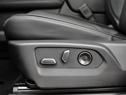 New 2026 GMC Yukon XL Denali image 18