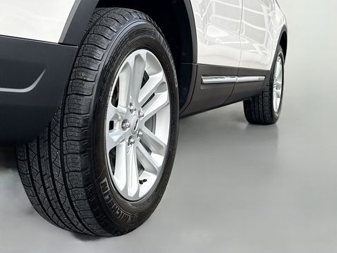 Certified 2018 Ford Explorer XLT image 15