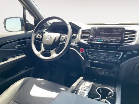 Used 2025 Honda Ridgeline Black Edition image 10