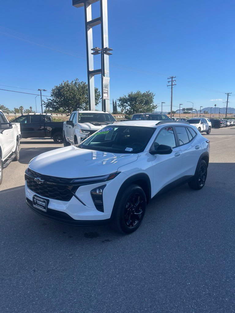 Used 2026 Chevrolet Trax LT w/ Driver Confidence Package FWD image 2