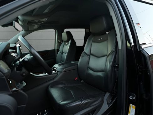 Used 2020 Cadillac Escalade ESV 4WD image 21