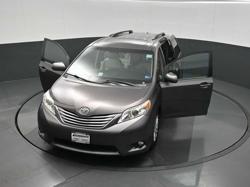 Used 2015 Toyota Sienna XLE image 32