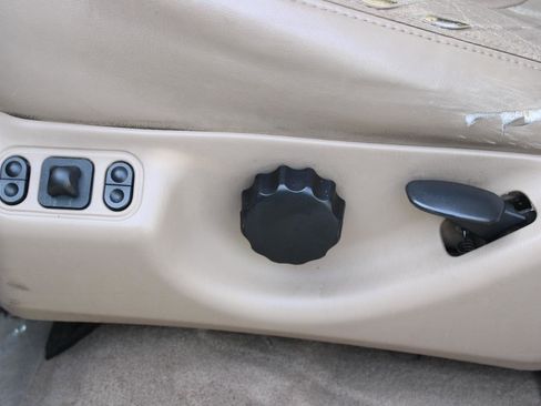 Used 1997 Ford Expedition Eddie Bauer image 30