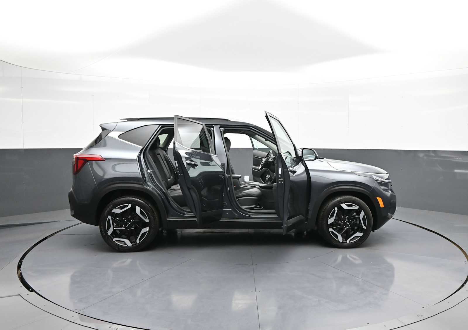Used 2025 Kia Seltos SX w/ SX Sunroof Package AWD/4WD image 43