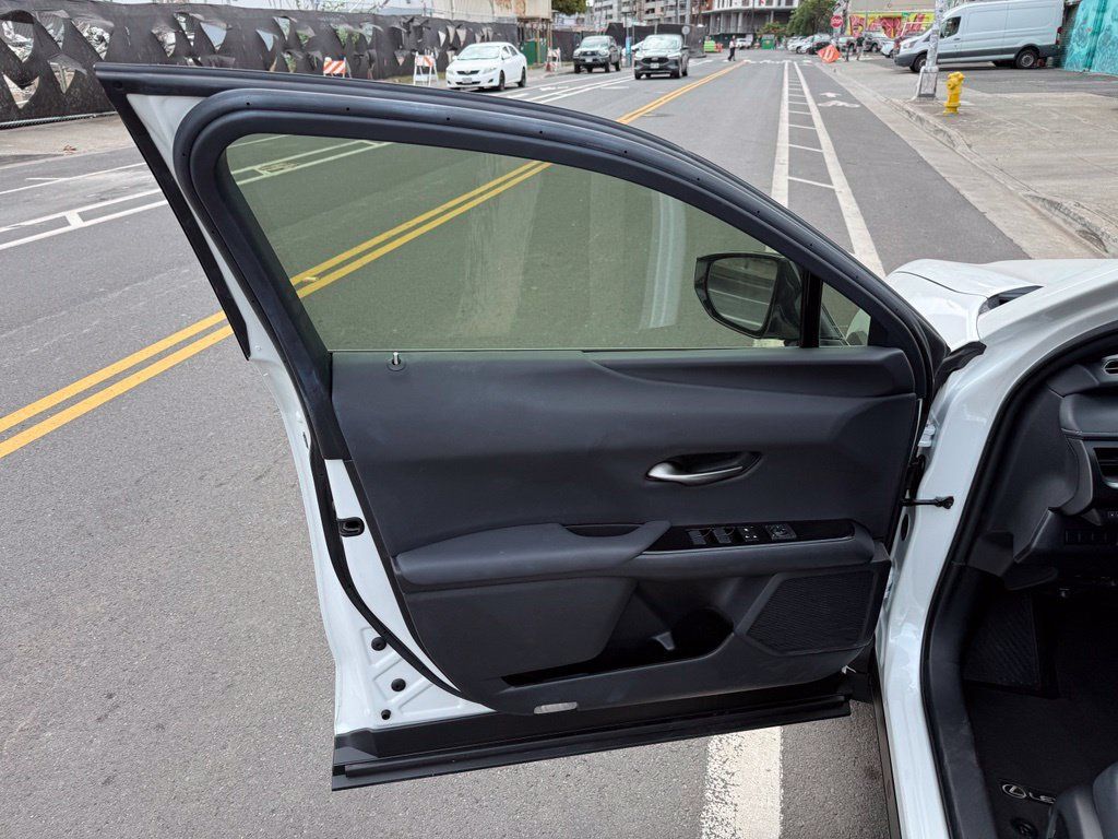 Used 2022 Lexus UX 250h AWD/4WD image 8