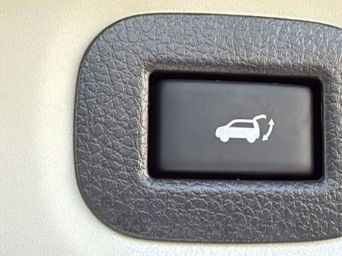 Used 2020 Nissan Rogue SV image 60