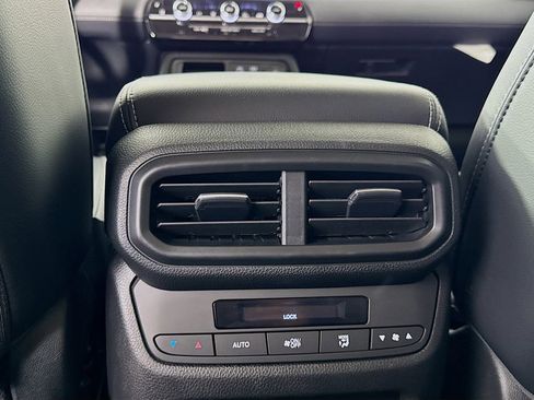 Used 2025 Honda Pilot EX-L image 32