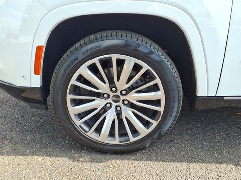 Used 2023 Jeep Grand Wagoneer Series III image 9