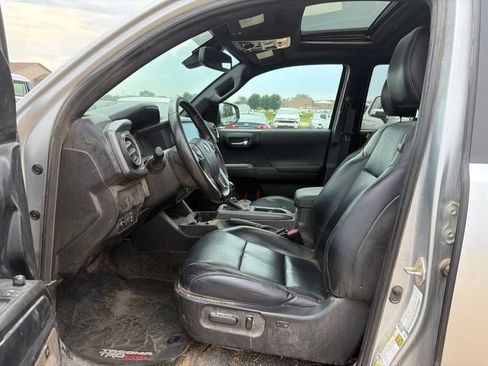 Used 2022 Toyota Tacoma TRD Off-Road w/ TRD Premium Off Road Package AWD/4WD image 11