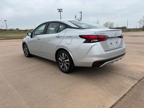 Used 2021 Nissan Versa SV image 5