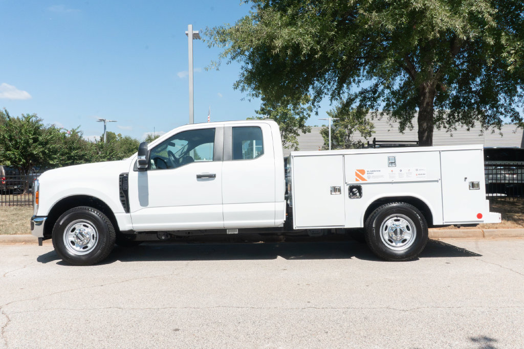 New 2027 Ford F250 XL w/ XL Chrome Package RWD image 17