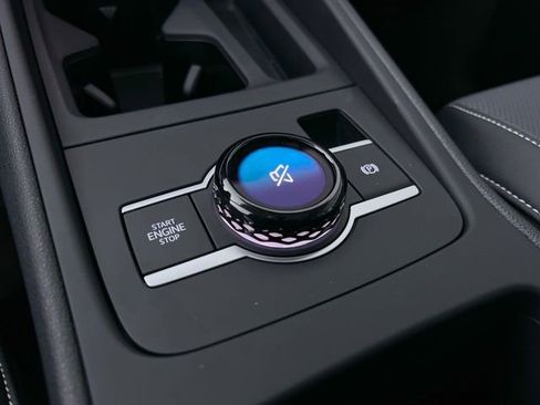 Used 2025 Volkswagen Tiguan SE image 27