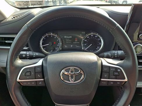 Used 2023 Toyota Highlander LE AWD/4WD image 19