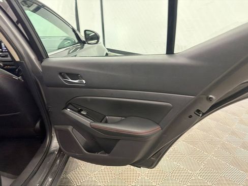 Used 2025 Nissan Altima 2.5 SR FWD image 17