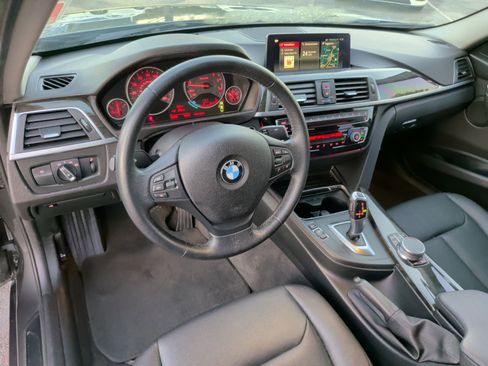 Used 2018 BMW 320i Sedan w/ Premium Package image 14