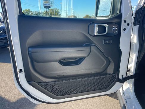 Used 2025 Jeep Wrangler Unlimited Rubicon image 25