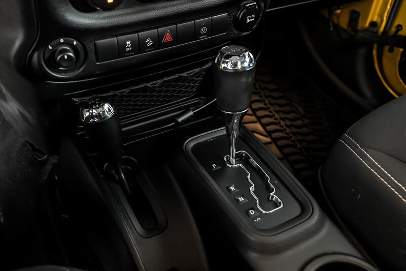 Used 2014 Jeep Wrangler Unlimited Sahara w/ Dual Top Group AWD/4WD image 24